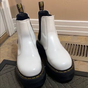 2976 SMOOTH LEATHER PLATFORM DR. MARTIN BOOTS